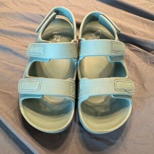 Art class sandals 13